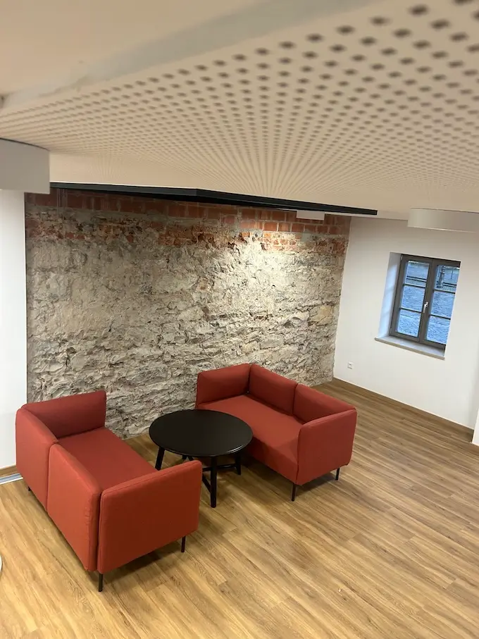 Lounge lädt zum Vernetzen in Fokus.Berching ein